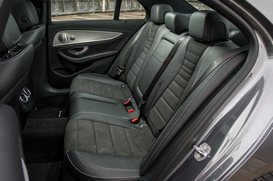 Интерьер Mercedes-Benz E350 e AMG Line 2017 года  (UK) (фото 10 из 28)